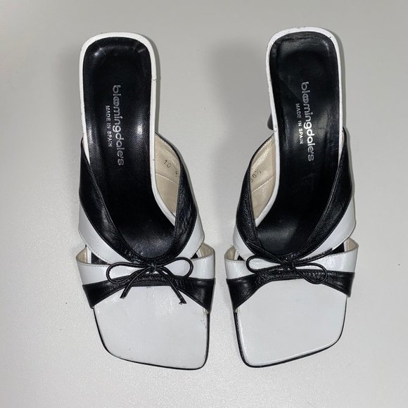 bloomingdales black pumps